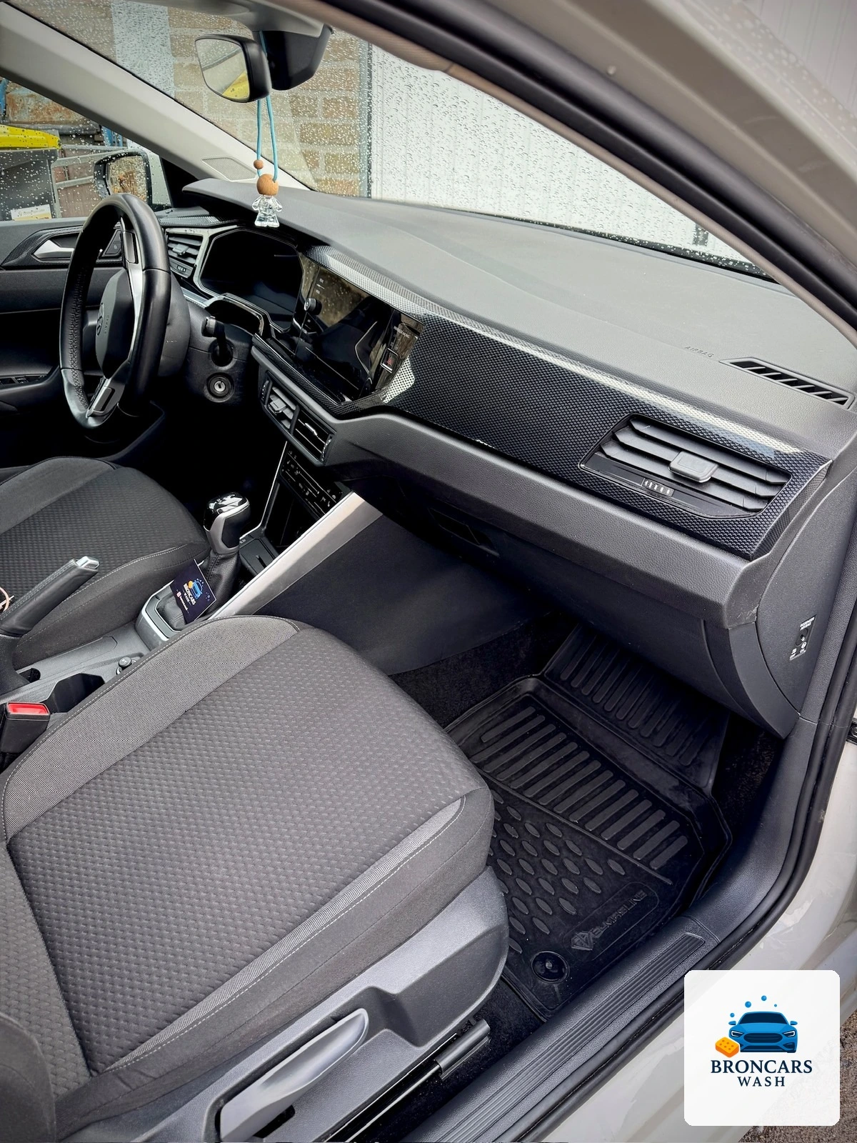 Habitacle Volkswagen après nettoyage par Broncars Wash