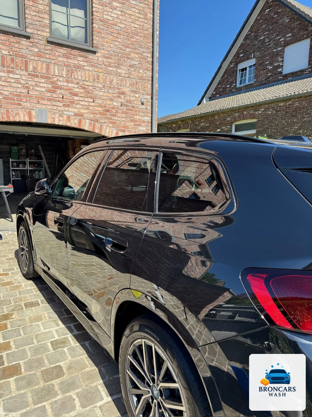 Reflets sur la carrosserie après nettoyage extérieur