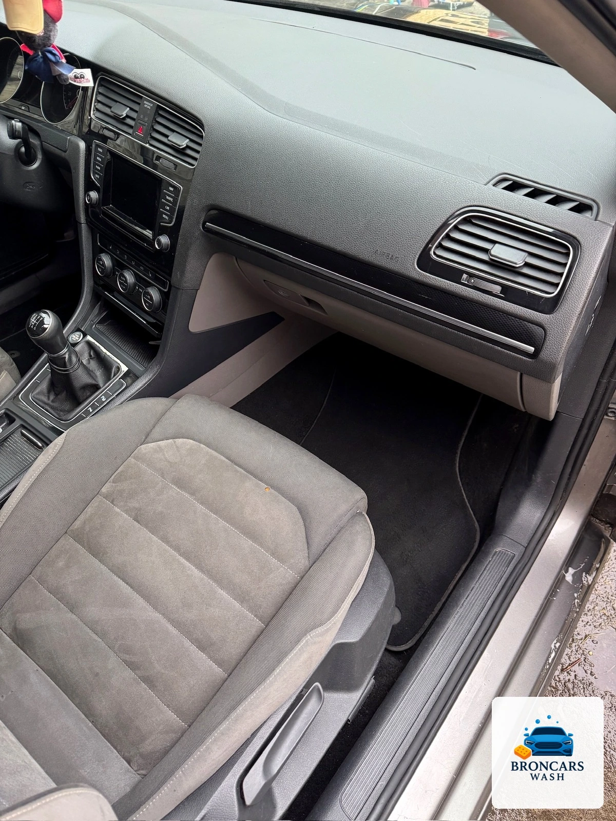 Habitacle de Golf après nettoyage par Broncars Wash