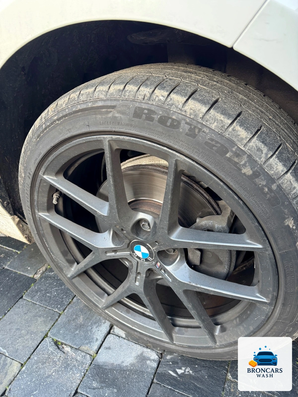 Jante BMW avant nettoyage