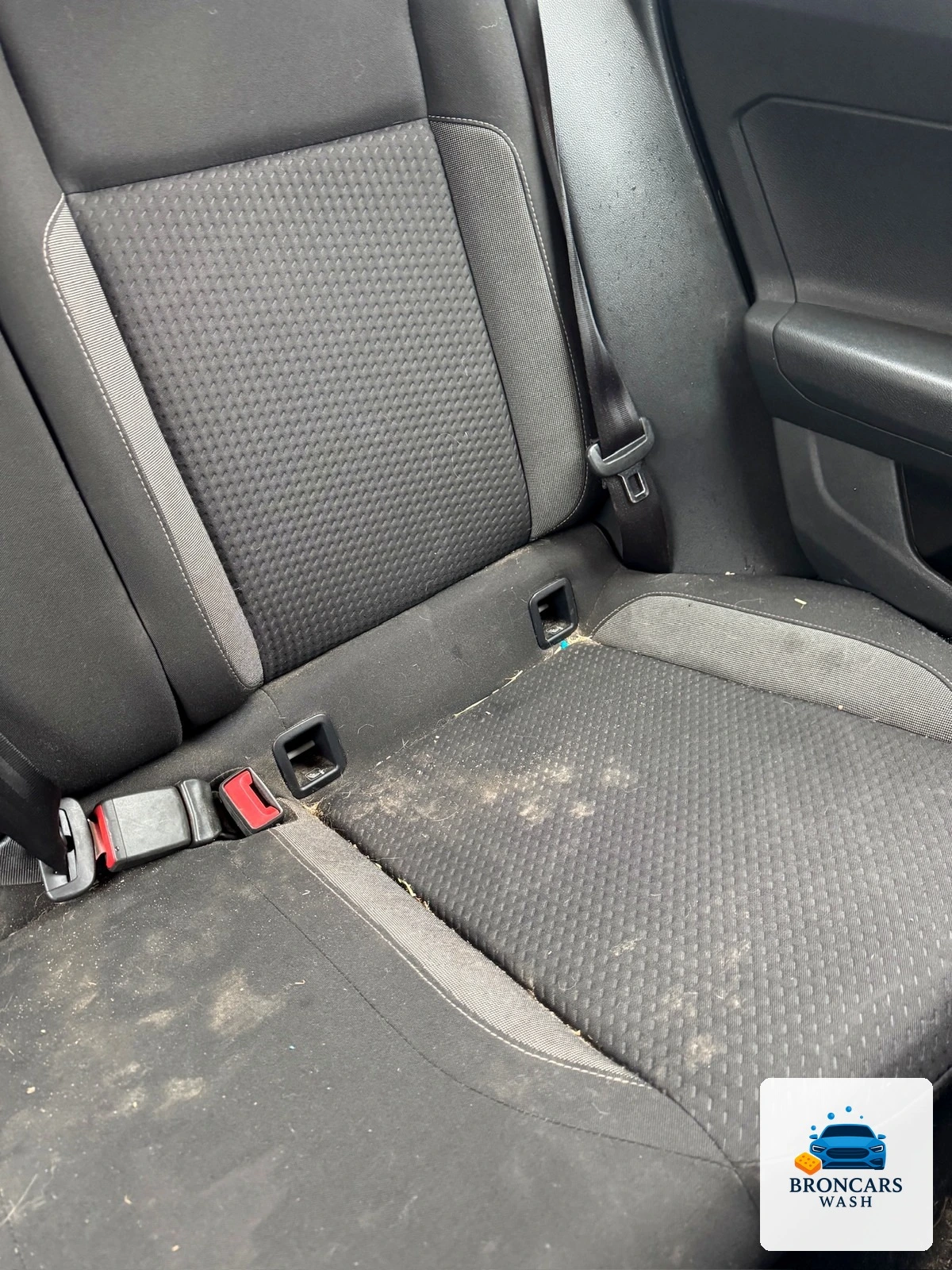 Banquette arrière avant nettoyage